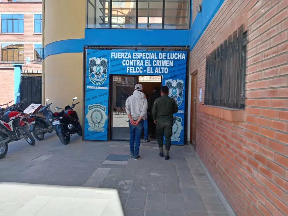 El presunto raptor fue conducido a la Fuerza Especial de Lucha Contra el Crimen de El Alto. FOTO: GAMEA
