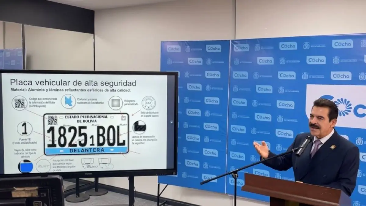 El alcalde de Cochabamba, Manfred Reyes Villa, explicó sobre los alcances del proyecto de decreto municipal. FOTO: GAMC