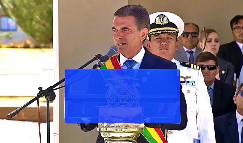 El presidente Paz durante el acto conmemorativo en Cochabamba