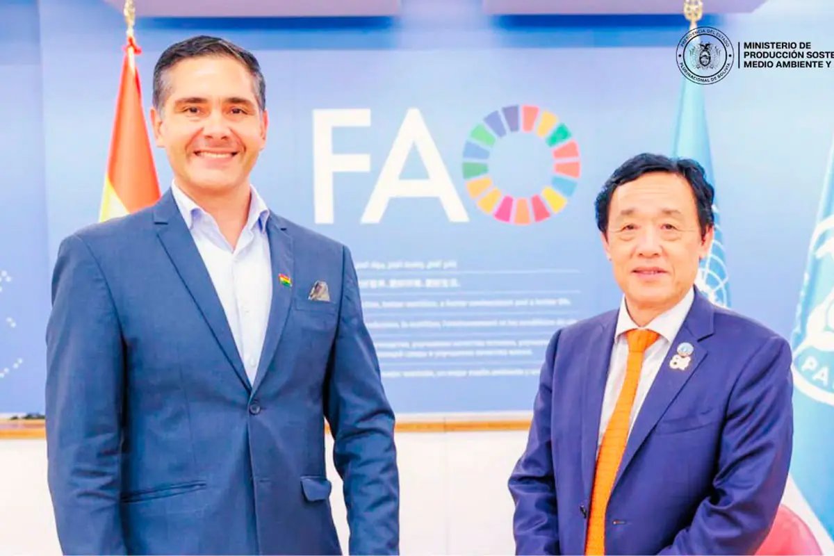 El ministro Justiniano y el director general de la FAO. Foto: Ministerio de Producción Sostenible