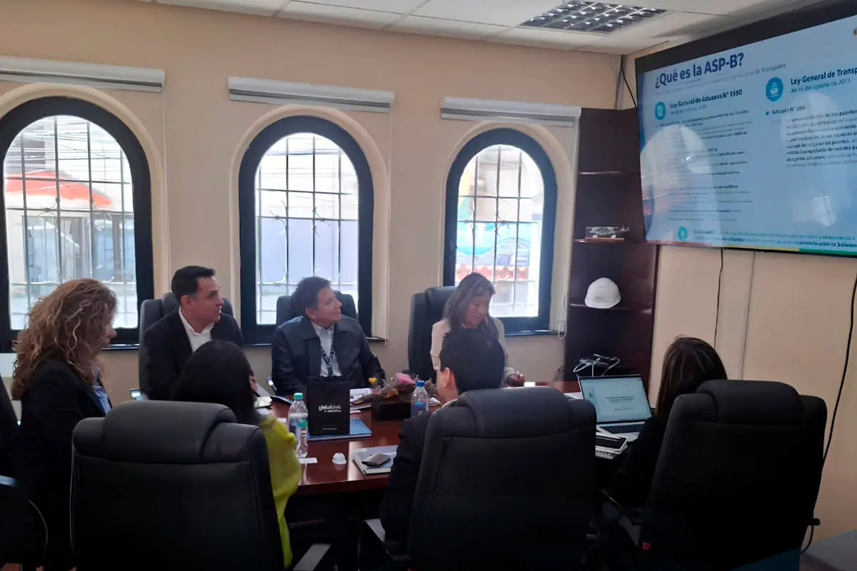La mesa de trabajo entre la Administración de Servicios Portuarios y Transtotal. Foto: ASP-B