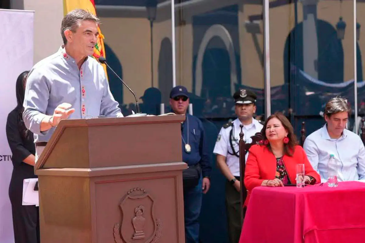 Jeannette Sánchez (de rojo) en el acto que se llevó a cabo en Tarija. Foto: Ministerio de Producción Sostenible