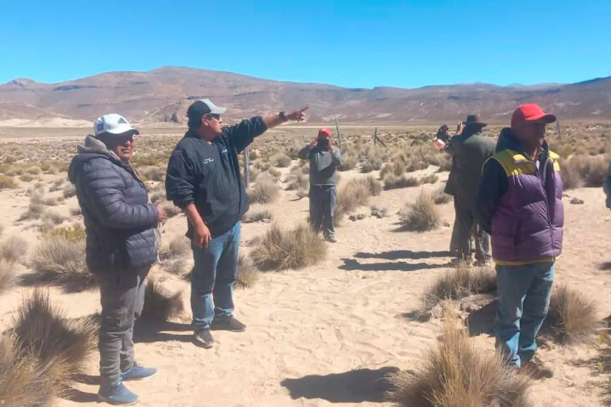 Una inspección de comunarios a lugares cercanos del proyecto carangas. Foto: La Patria