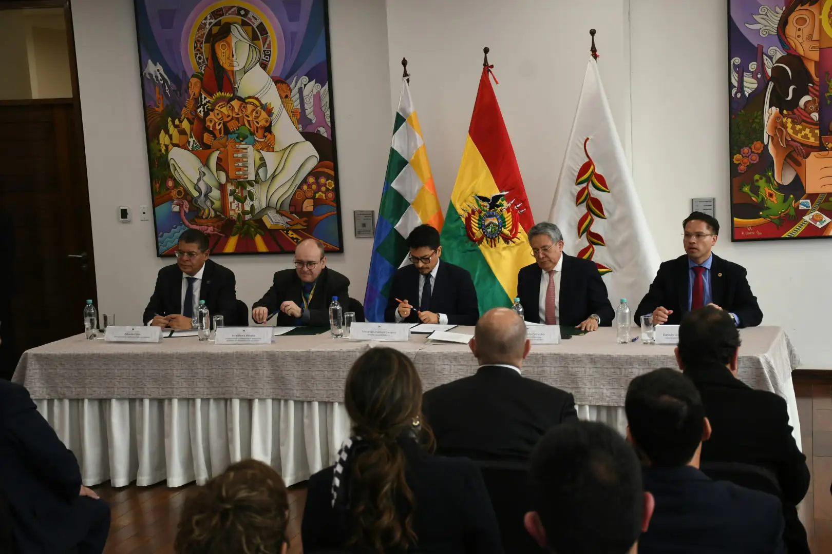 El acto de forma del acuerdo entre empresarios y el Gobierno. Foto: APG