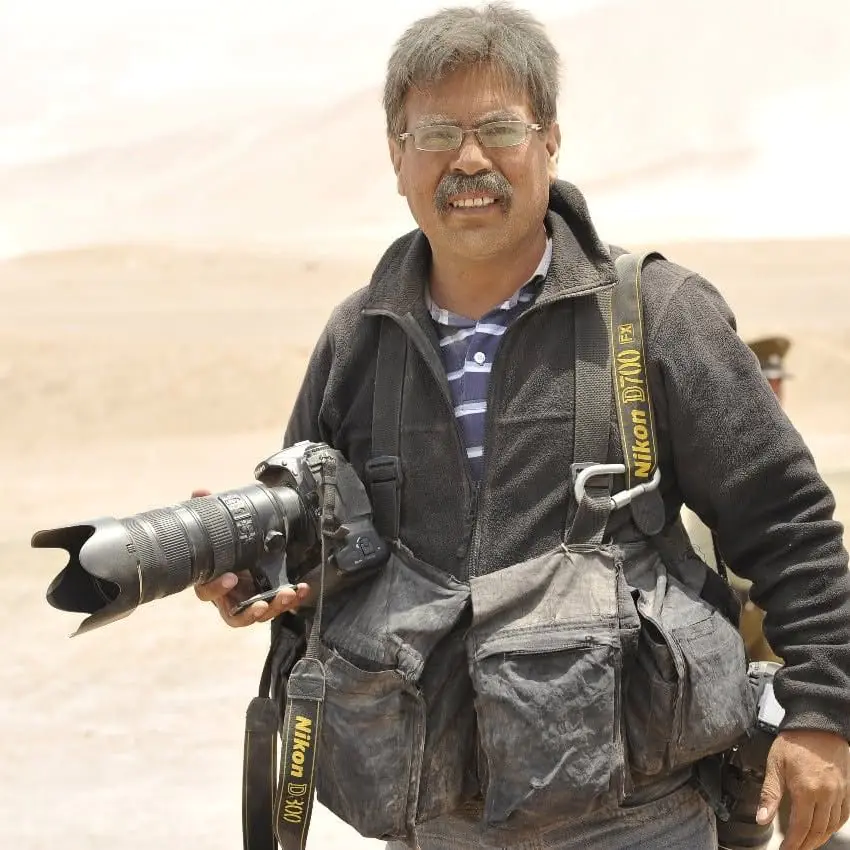 Víctor David Gutiérrez en una cobertura del Dakar en territorio boliviano.