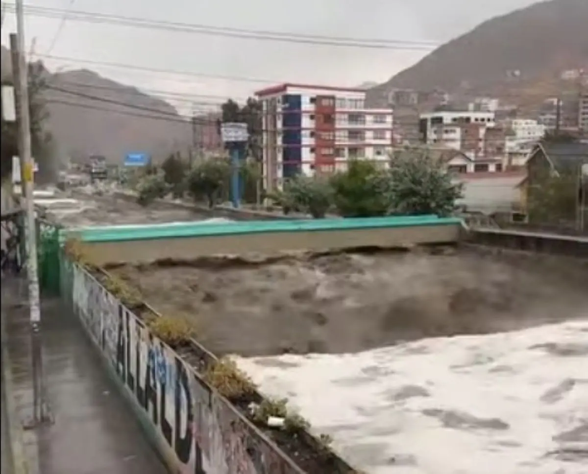 La lluvia y granizada incrementaron el caudal de los ríos de La Paz. FOTO: Captura RRSS