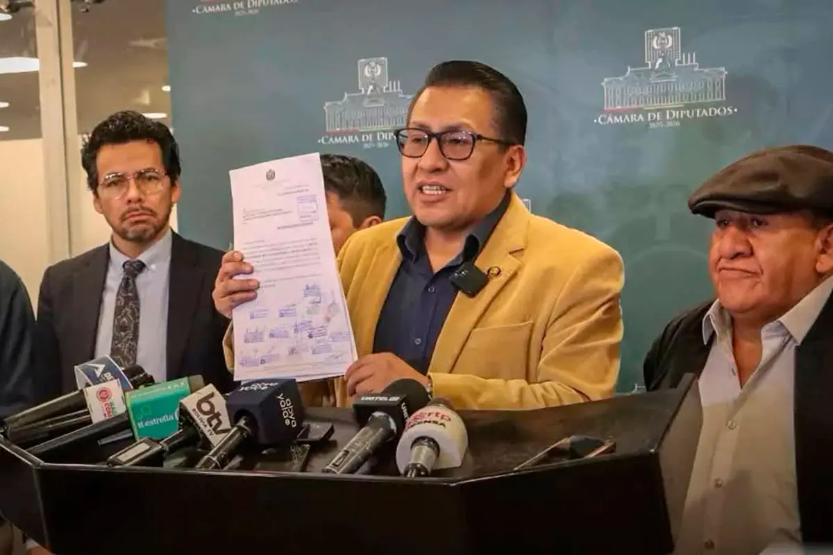 Legisladores presentan el proyecto en rueda de prensa