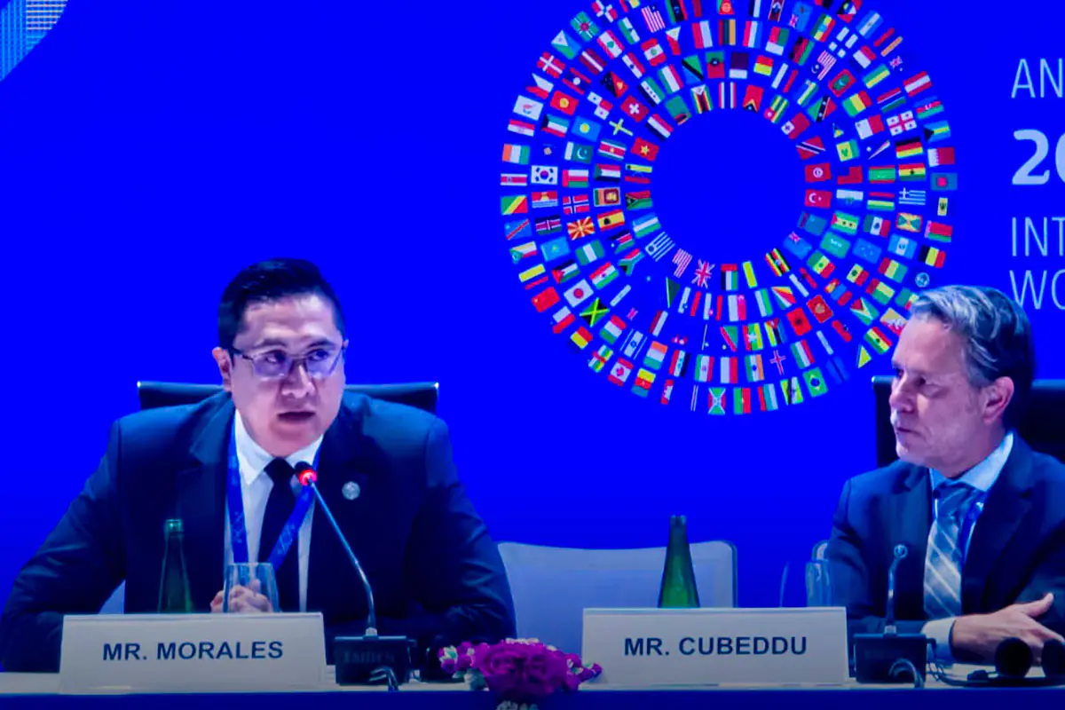 El ministro Christian Morales (izq.) en las Reuniones Anuales del Grupo Banco Mundial. Foto: Ministerio de Economía