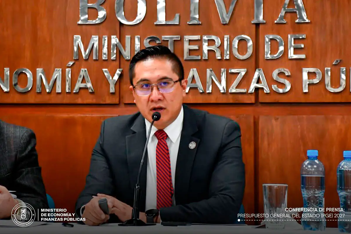 Sesión explicativa sobre el PGE 2027 a cargo del ministro de Economía, Christian Morales. Foto: Min. Economía