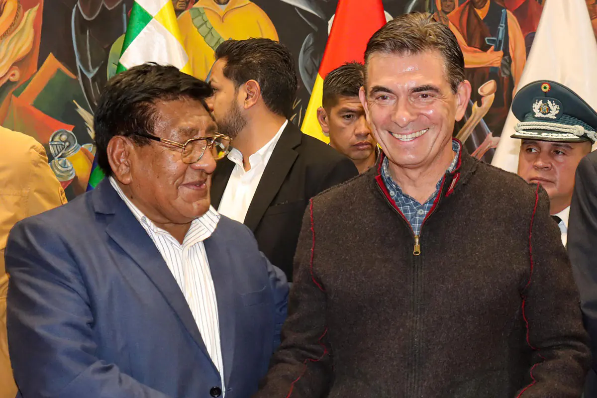 Rodrigo Paz (der.) junto al dirigente Lucio Gómez. Foto: Archivo La Razón