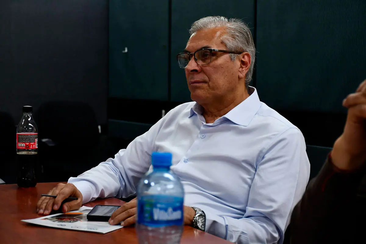 El viceministro de Electricidad, Rudy Peredo, durante una mesa de trabajo. Foto: Culpina