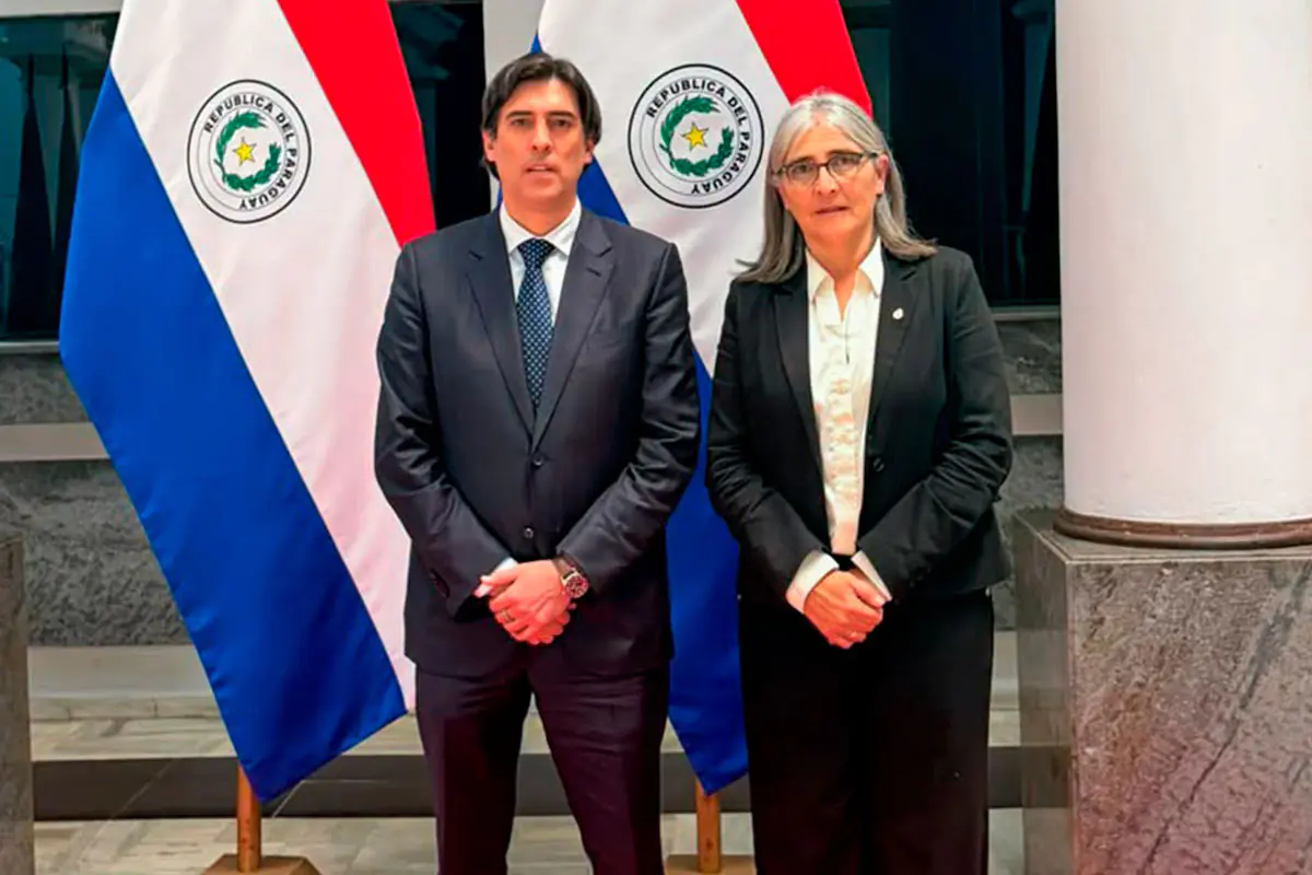 El ministro Zamora junto a la ministra uruguaya. Foto: Ministerio de Obras Públicas